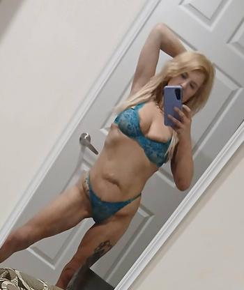 Alexis, 28 Caucasian/White female escort, Windsor